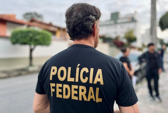 Homem é preso no AM suspeito de integrar rede financeira do Comando Vermelho investigada por lavagem de dinheiro e tráfico internacional.