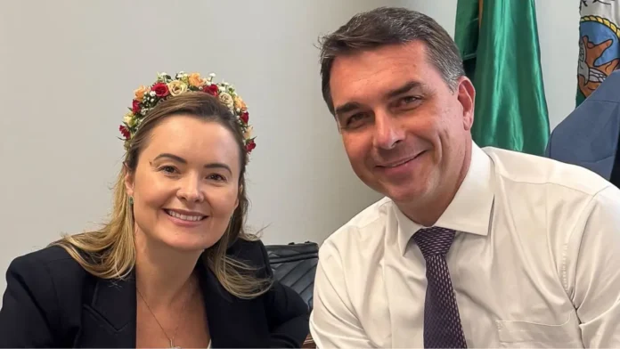 Julia Zanatta sinaliza intenção de ser vice de Flávio Bolsonaro nas próximas eleições e recebe apoio de Eduardo Bolsonaro dentro do PL.