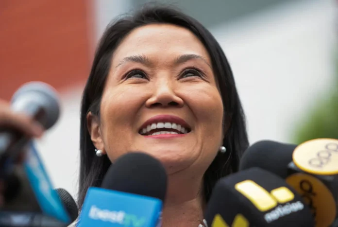 Keiko Fujimori abre vantagem irreversível e vence eleição presidencial no Peru após disputa acirrada.