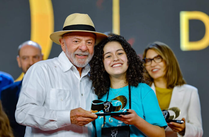 Lula diz que o político honesto está na nova geração e incentiva jovens a participarem da política durante evento da Obmep.