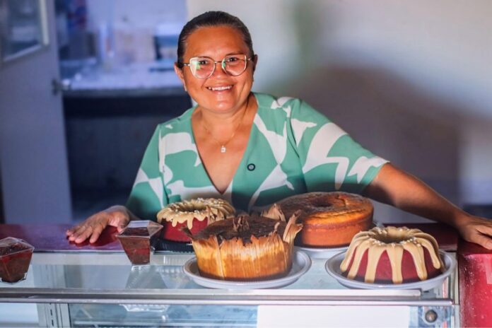 Mais de 116 mil famílias deixaram o Bolsa Família no Amazonas após aumento de renda entre 2023 e 2026.