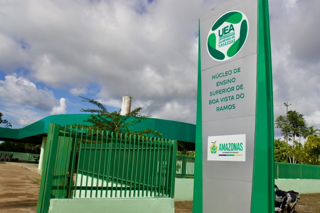 O novo Núcleo da UEA em Boa Vista do Ramos foi inaugurado pelo governador Roberto Cidade, oferecendo 600 vagas e quatro cursos superiores por turno.