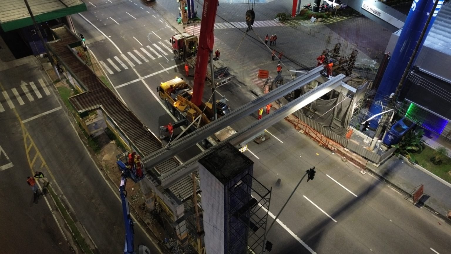 Fique atento às mudanças no trânsito e nos ônibus em Manaus. As obras na Torquato Tapajós trazem interdições e desvios na noite do feriado.