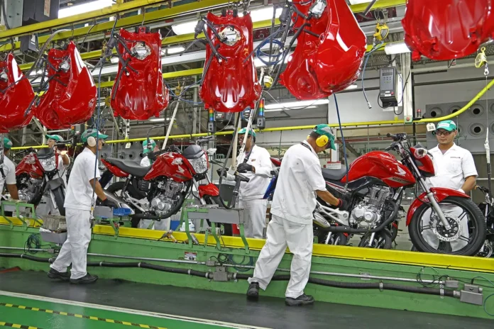PIB do Amazonas cresce 2,87% no 1º trimestre de 2026, impulsionado pela indústria, serviços e fabricação de motocicletas.
