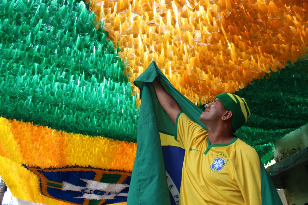 Jogo do Brasil segunda terá ponto facultativo no AM; governo suspende expediente estadual durante as oitavas da Copa 2026.