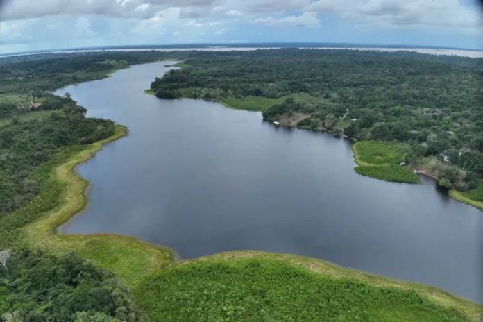 Monitoramento do clima na Amazônia chega a cinco novos lagos para acompanhar impactos das mudanças climáticas e eventos extremos.