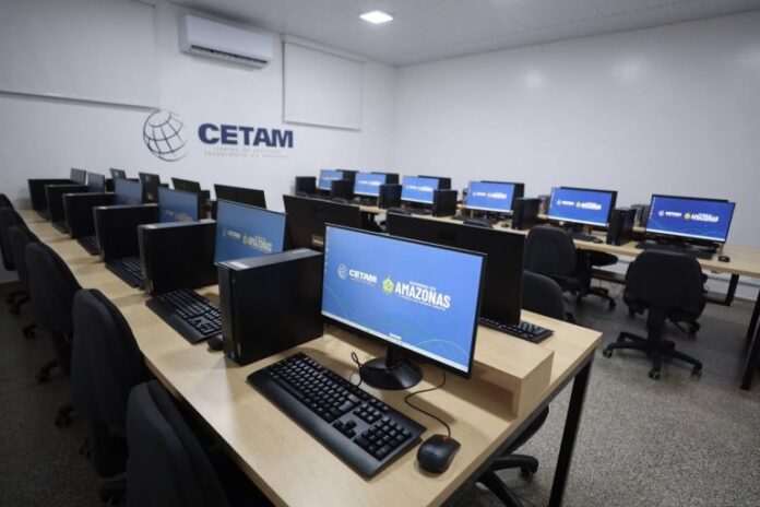 Governo do AM reinaugura o Cetam no Careiro Castanho. Nova estrutura oferece laboratório de informática, biblioteca e atende 312 alunos.