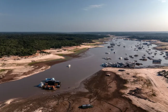 Rio Negro pode ter seca histórica em Manaus. SGB aponta risco de vazante severa com níveis próximos aos registrados em 2023 e 2024.