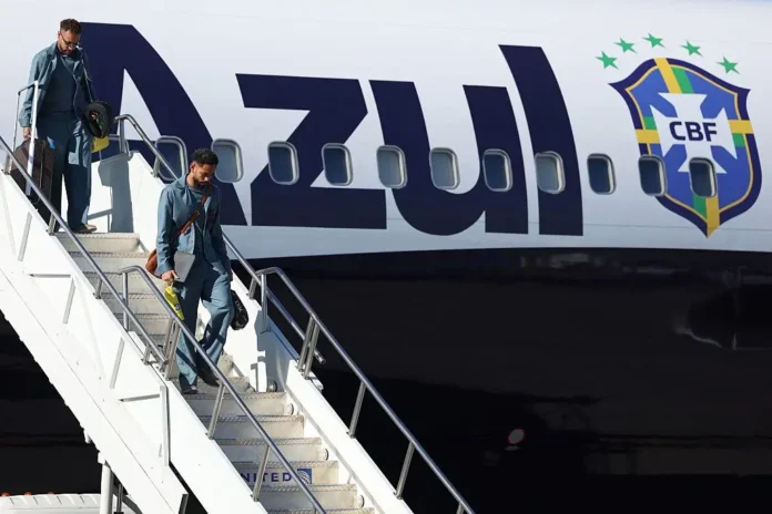 A seleção brasileira desembarcou nos Estados Unidos para iniciar os treinamentos da Copa de 2026.