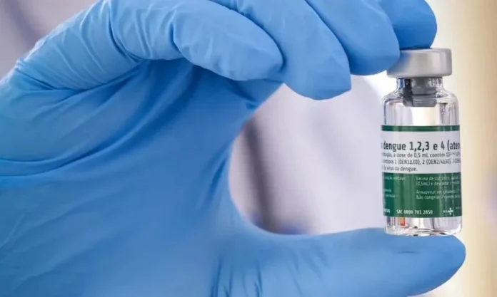 Vacina contra dengue do Butantan é suspensa após duas mortes suspeitas e dezenas de reações graves investigadas pelo Ministério da Saúde.