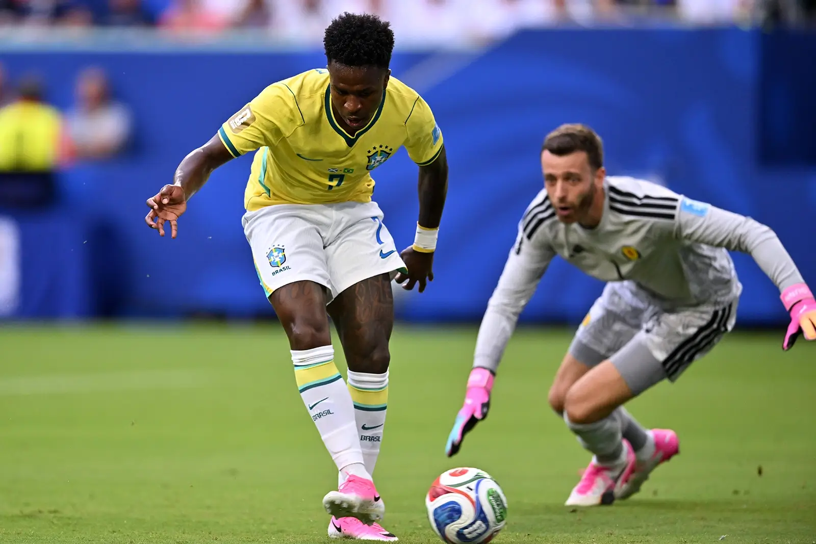 Brasil vence Escócia por 3 a 0, avança em 1º na Copa do Mundo e tem estreia de Neymar com destaque de Vini Jr.
