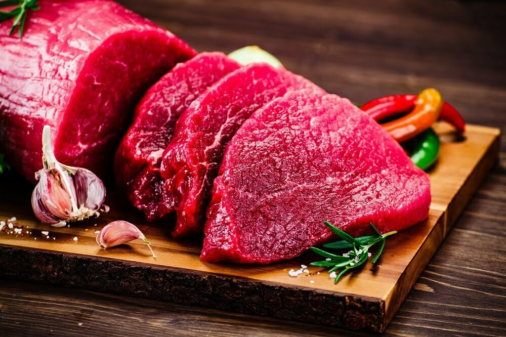 União Europeia oficializa a suspensão da carne do Brasil a partir de setembro por exigências sobre antimicrobianos. Entenda os impactos no agronegócio.