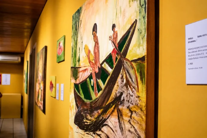 Exposição Infância Tukano reúne pinturas de Yúpury inspiradas na infância no Alto Rio Negro e segue aberta ao público em Manaus.