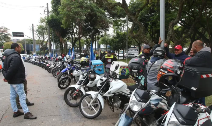Governo federal anuncia o Move Motos, nova linha de crédito para motociclistas de aplicativos financiarem frotas novas