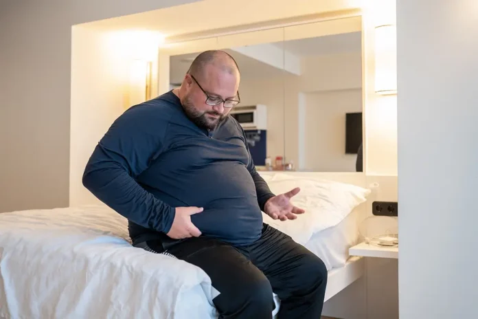Pesquisa mostra que a obesidade do pai altera os microRNAs nos espermatozoides, elevando o risco de diabetes e intolerância à glicose nos filhos.