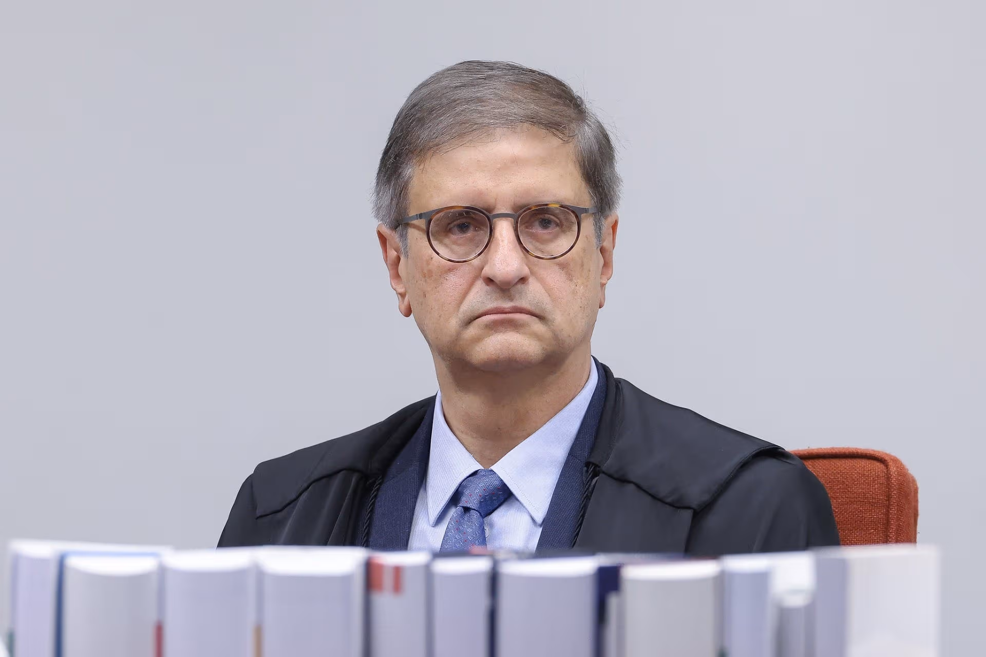 Gonet afirma ao STF que caso da arma de Bolsonaro ainda não configura falta grave e aguarda conclusão da investigação.