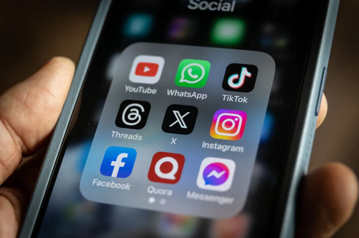 Decisão do STF define novas obrigações para plataformas digitais e estabelece critérios para responsabilização por conteúdos ilegais.