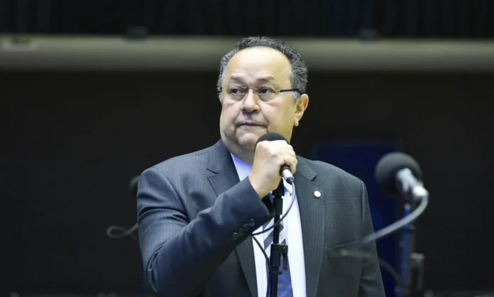 Municípios do Amazonas alugaram salas de empresa ligada a Silas Câmara após o envio de emendas parlamentares