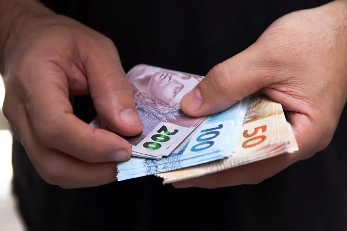 13º salário dos servidores começa a ser pago no Amazonas e beneficia mais de 120 mil trabalhadores estaduais.