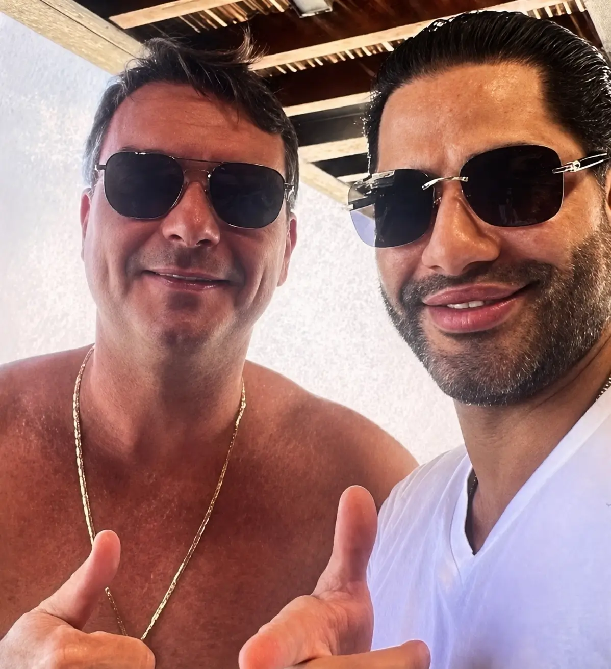 Flávio Bolsonaro nega conhecer 