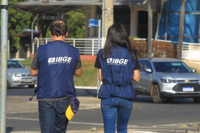 Processo seletivo do IBGE oferece salários de até R$ 4 mil. Inscrições prorrogadas para o Censo Agropecuário. Participe do concurso IBGE.