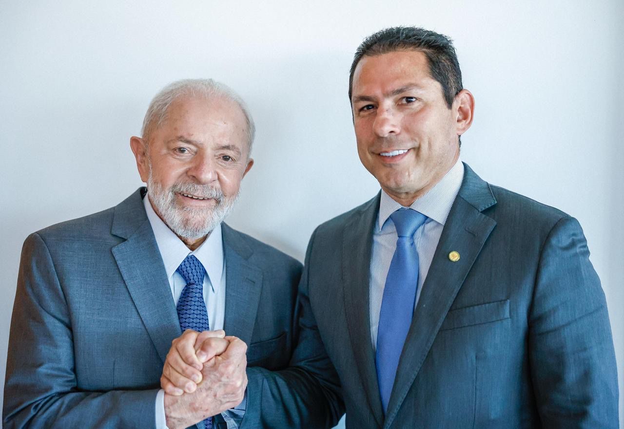 Marcelo Ramos retira pré-candidatura ao Senado após pedido de Lula para manter a unidade da base aliada no Amazonas.