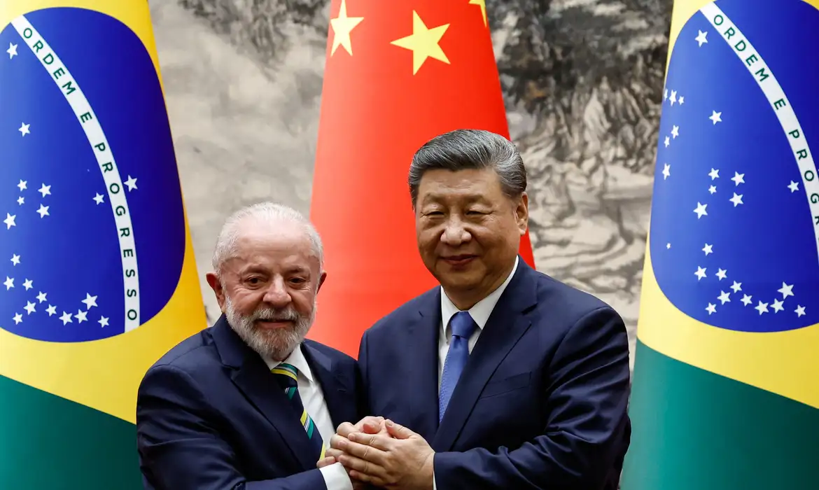 Lula e Xi Jinping conversaram sobre o acordo Mercosul-China, cooperação tecnológica e cenários geopolíticos globais.