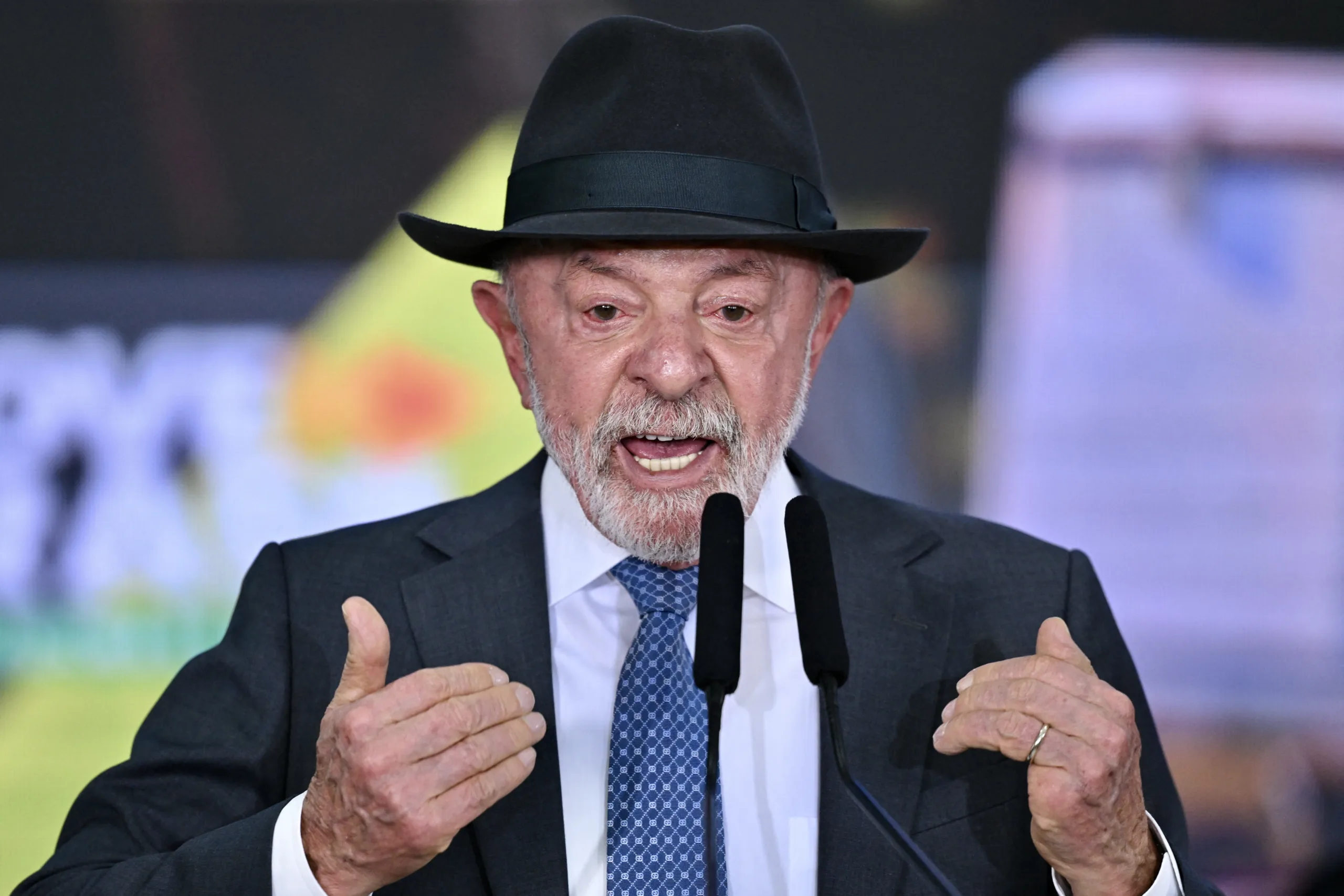 Lula chama família Bolsonaro de 