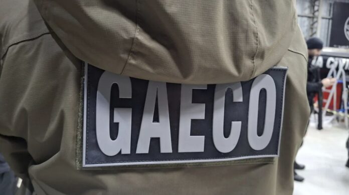Megaoperação contra o PCC cumpre 320 ordens em seis estados e mobiliza mais de 650 agentes.