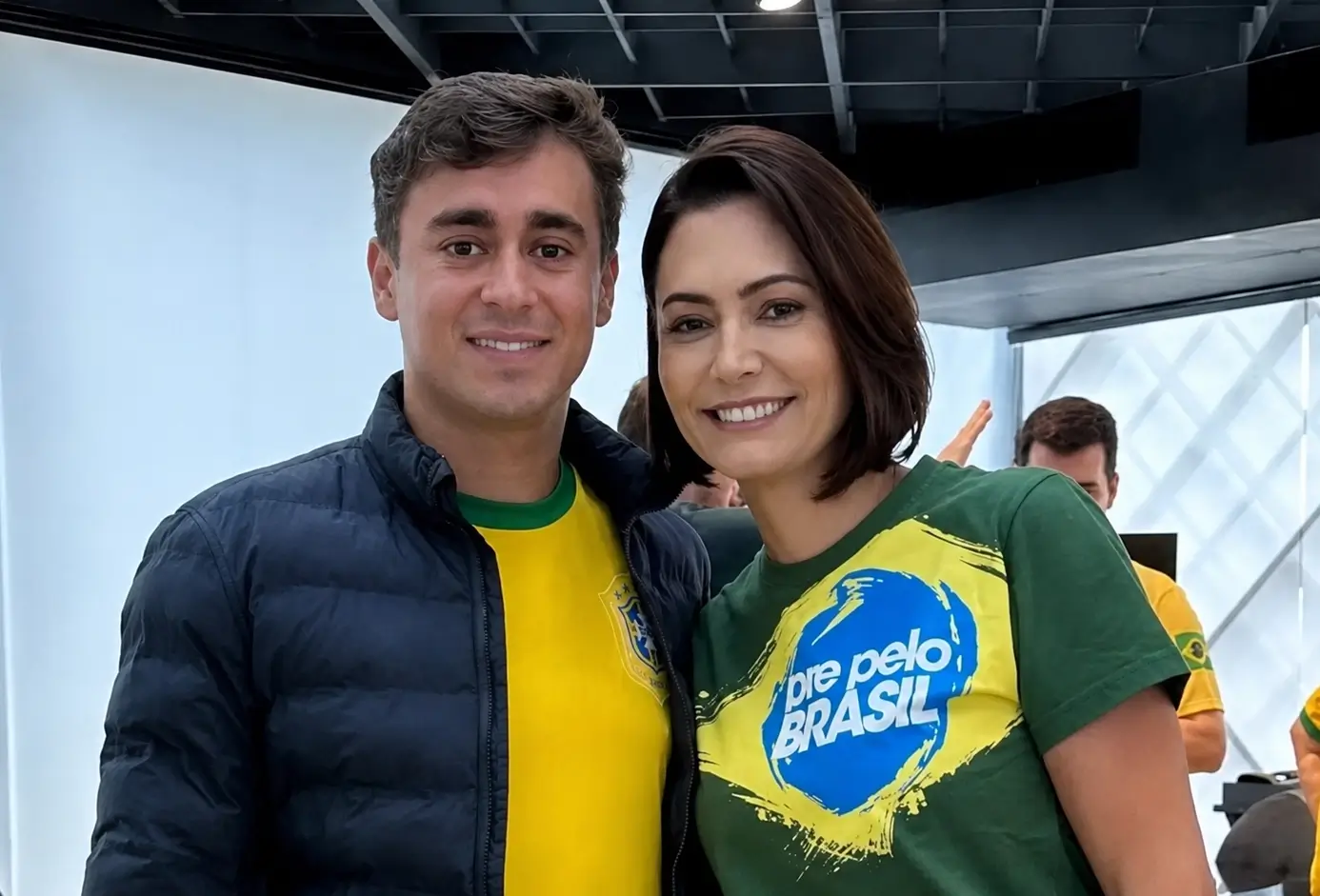 Nikolas Ferreira nega envolvimento em vídeo de Michelle Bolsonaro, desafia acusações e afirma que renuncia ao mandato se houver provas.