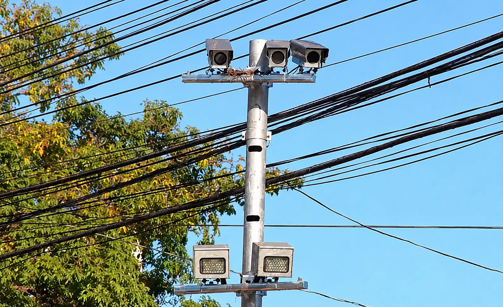 Novos radares entram em operação em Manaus nesta segunda-feira. Confira os 17 locais da fiscalização eletrônica na capital.