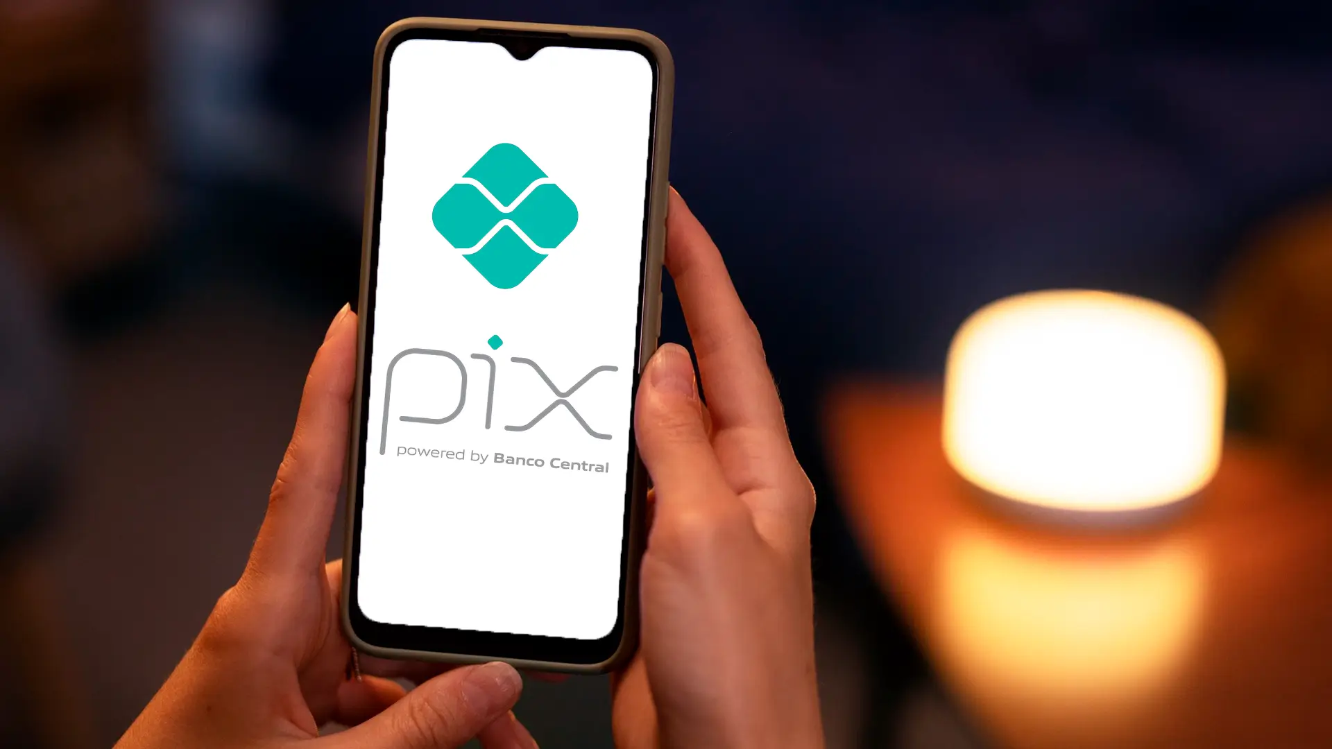 FMI elogia avanços do Pix no Brasil, mas alerta que Banco Central precisa de autonomia orçamentária e mais fiscais.