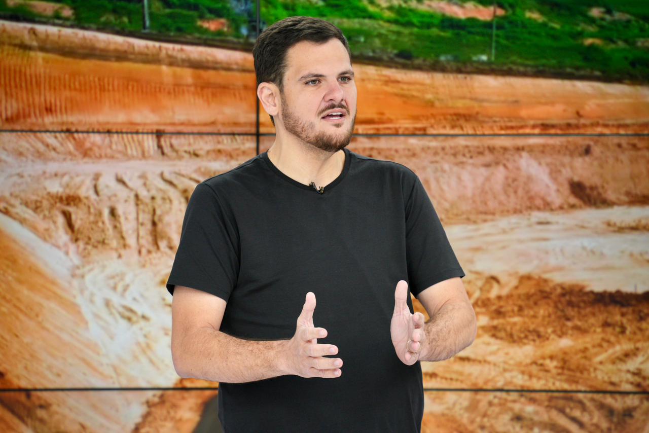 Prefeito Renato Junior testa positivo para Covid-19, entra em isolamento por três dias e continuará despachando remotamente, informa a Prefeitura.