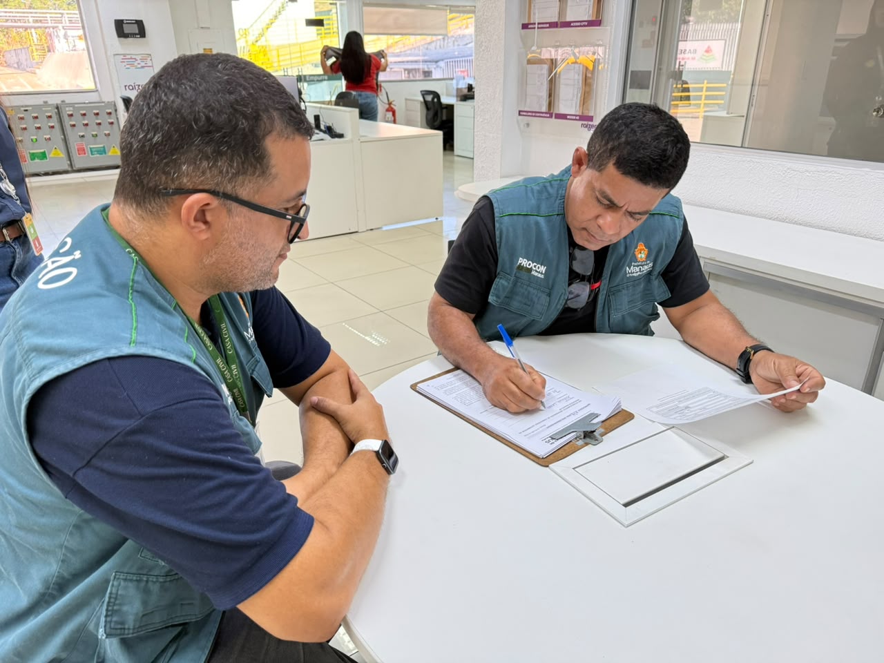 Procon Manaus notifica seis distribuidoras para apurar possíveis aumentos abusivos nos preços dos combustíveis em Manaus.