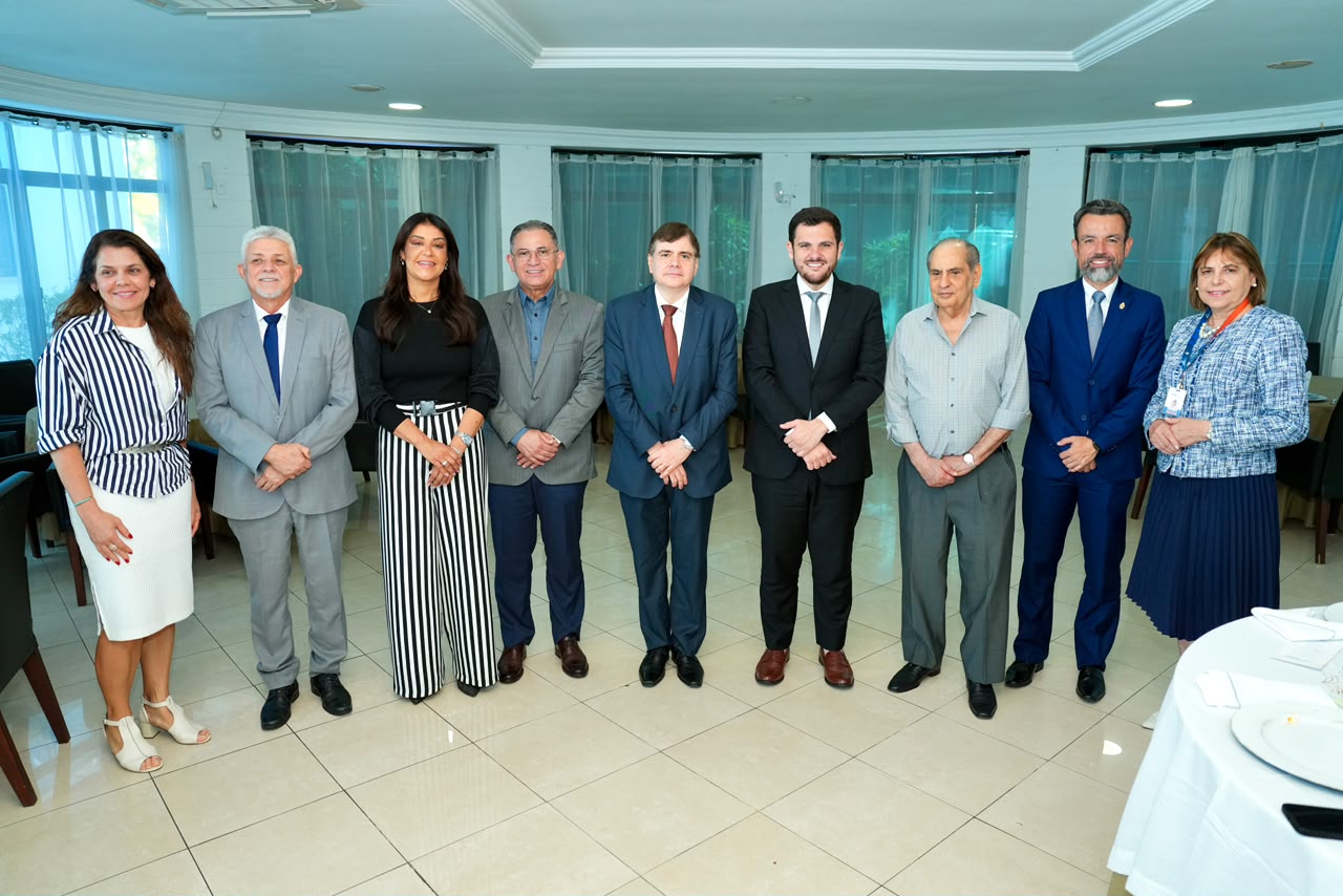 Renato Junior se reúne com a Fecomércio-AM para atrair investimentos e estimular o desenvolvimento econômico e empregos em Manaus.
