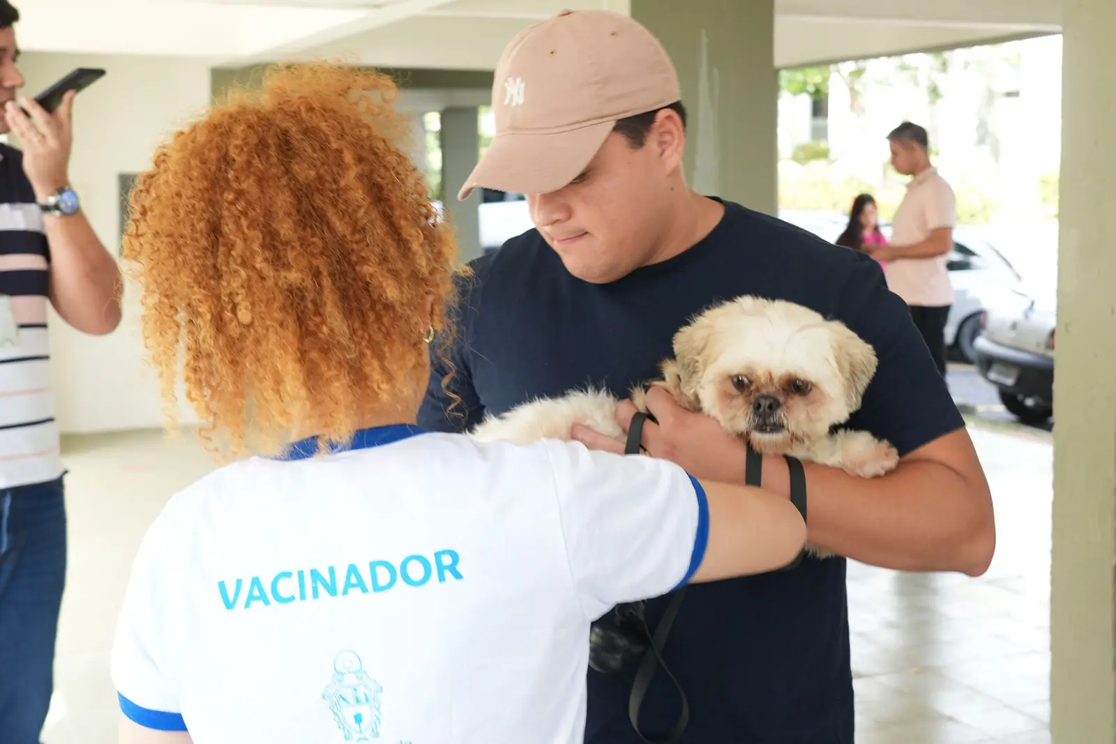 Manaus abre PSS com 295 vagas para campanha antirrábica. Inscrições vão até 5 de julho com salários de até R$ 8,7 mil.