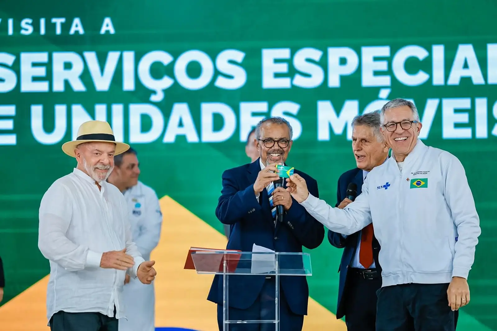 Tedros Adhanom destaca a cobertura universal do SUS e avanços no combate à hepatite B em visita ao Rio de Janeiro.