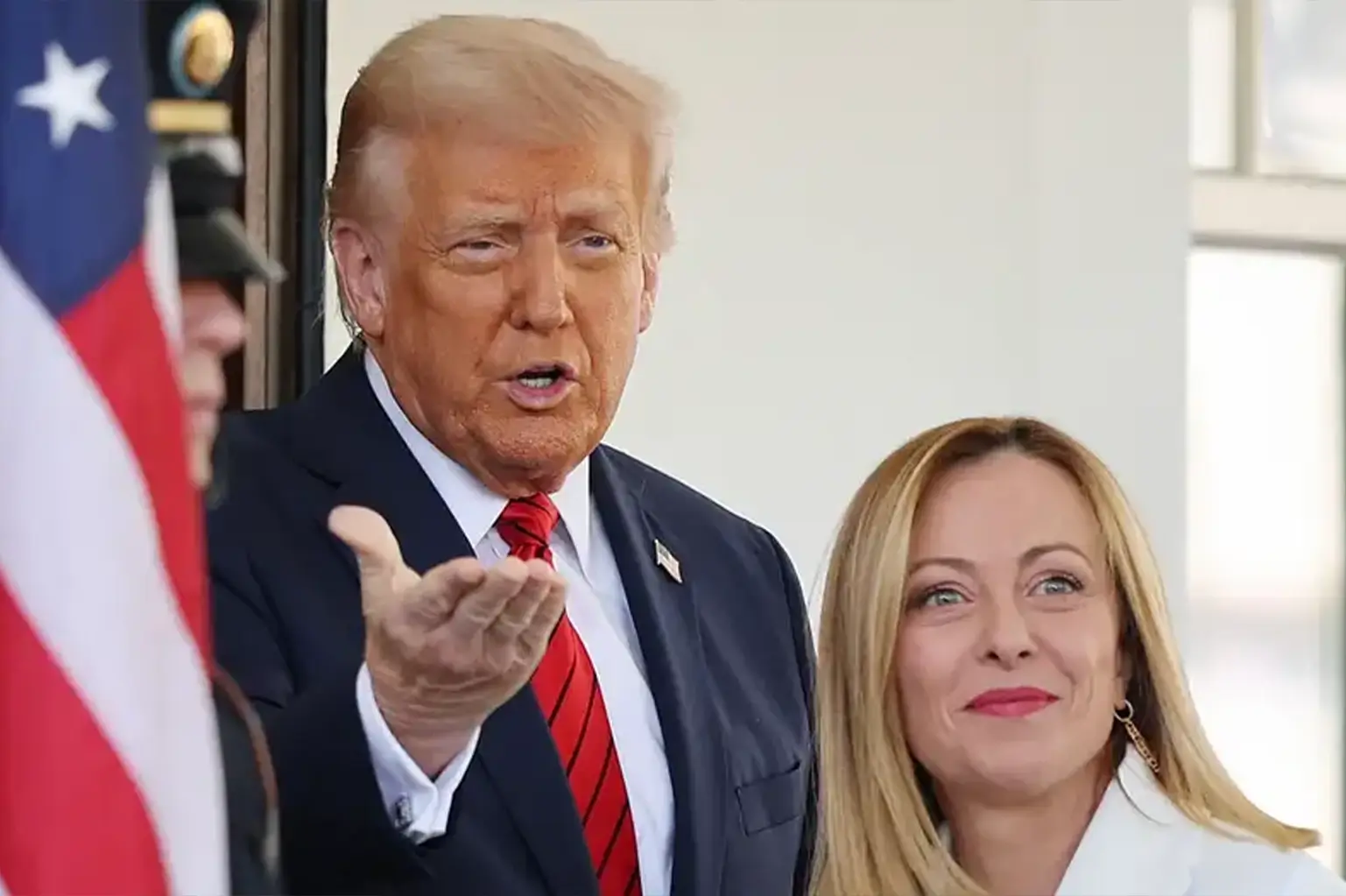 Trump e Meloni voltam a trocar críticas. Itália reage com diplomacia antes da cúpula da Otan na Turquia.