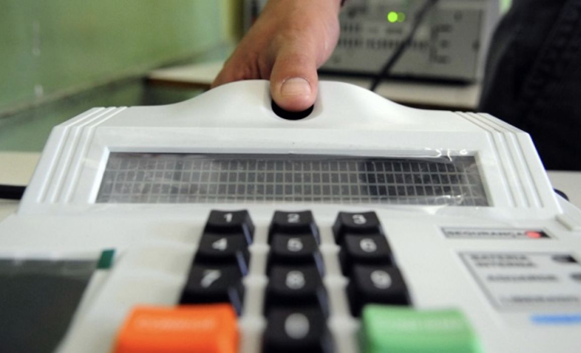 Entenda como funciona a biometria nas Eleições 2026 e o que fazer se a digital não for reconhecida na urna.