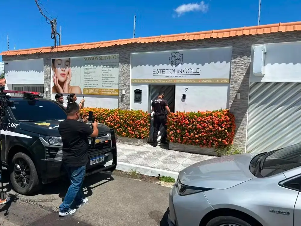 Cirurgia íntima irregular leva à prisão de dona de clínica e funcionária após paciente denunciar complicações em Manaus.