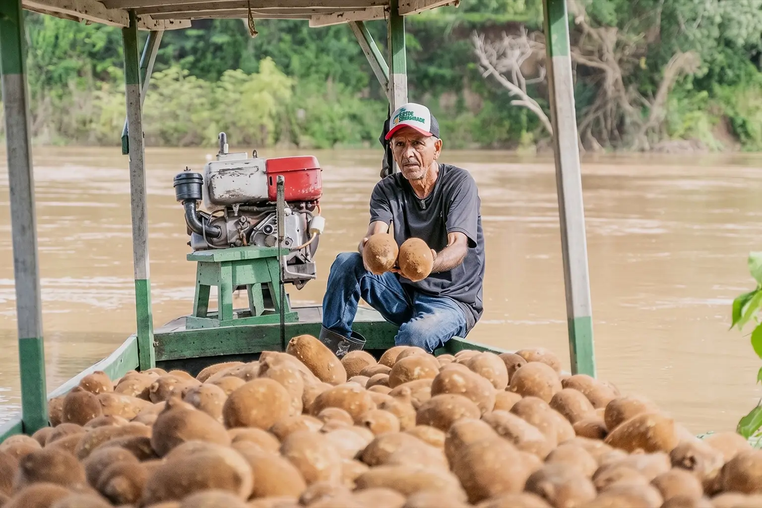 Sebrae e BNDES investem R$ 103 milhões no Coopera+ Amazônia. A iniciativa beneficia 50 cooperativas da Amazônia com consultoria e equipamentos.
