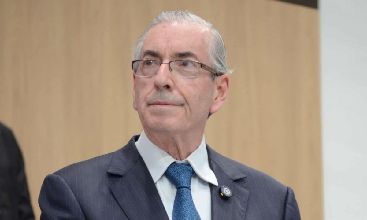 Eduardo Cunha tem bens bloqueados por decisão de Flávio Dino em investigação sobre suposto desvio de recursos de emendas parlamentares.