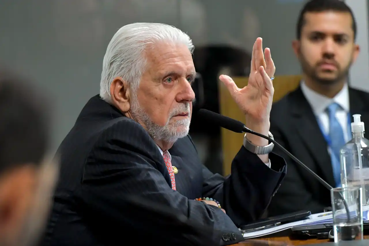 PF intima Jaques Wagner a depor em investigação sobre supostas vantagens ligadas ao Banco Master.