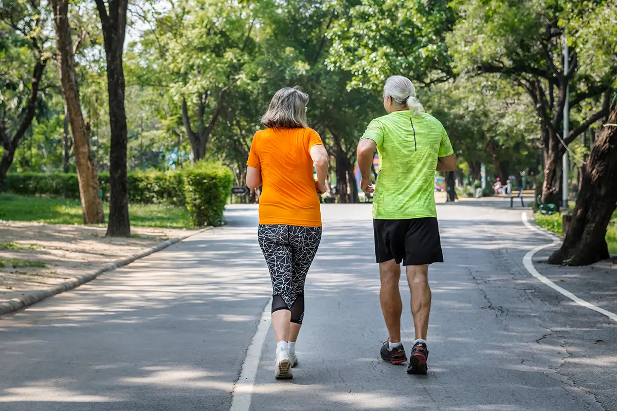 Estudo aponta que 10 minutos de exercícios por dia podem reduzir casos de demência e gerar economia de até R$ 16 bilhões.