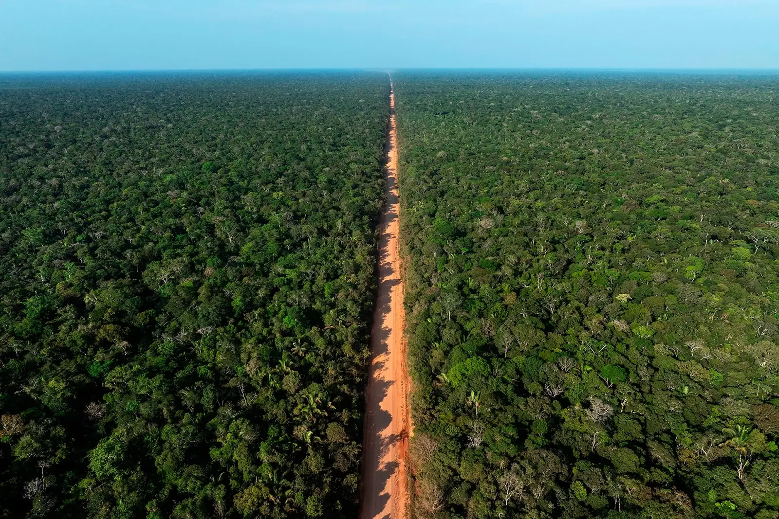 DNIT assina contrato de R$ 329,1 milhões para reconstrução do Lote C da BR-319 no Amazonas, entre os km 198 e 250 da rodovia.