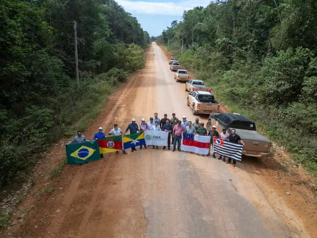 CNA e federações percorrem a BR-319 e avaliam desafios logísticos do Norte, incluindo estradas, portos e transporte da produção.