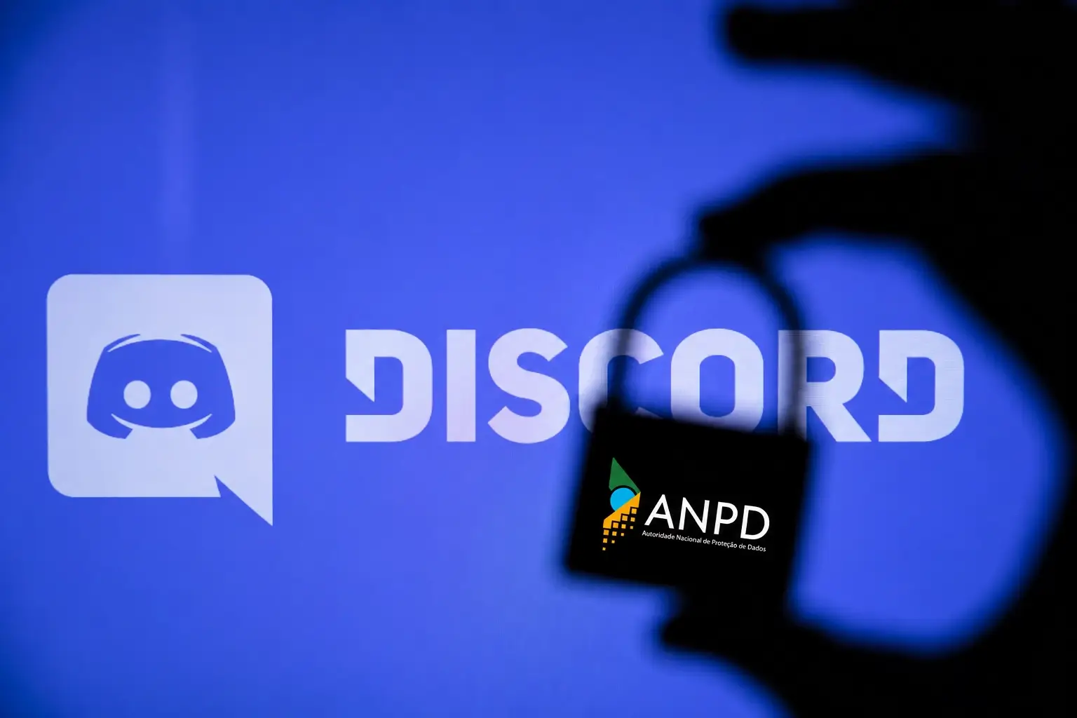 Lives do Discord terão de ser suspensas no Brasil após decisão da ANPD, que cobra medidas para proteger crianças e adolescentes.