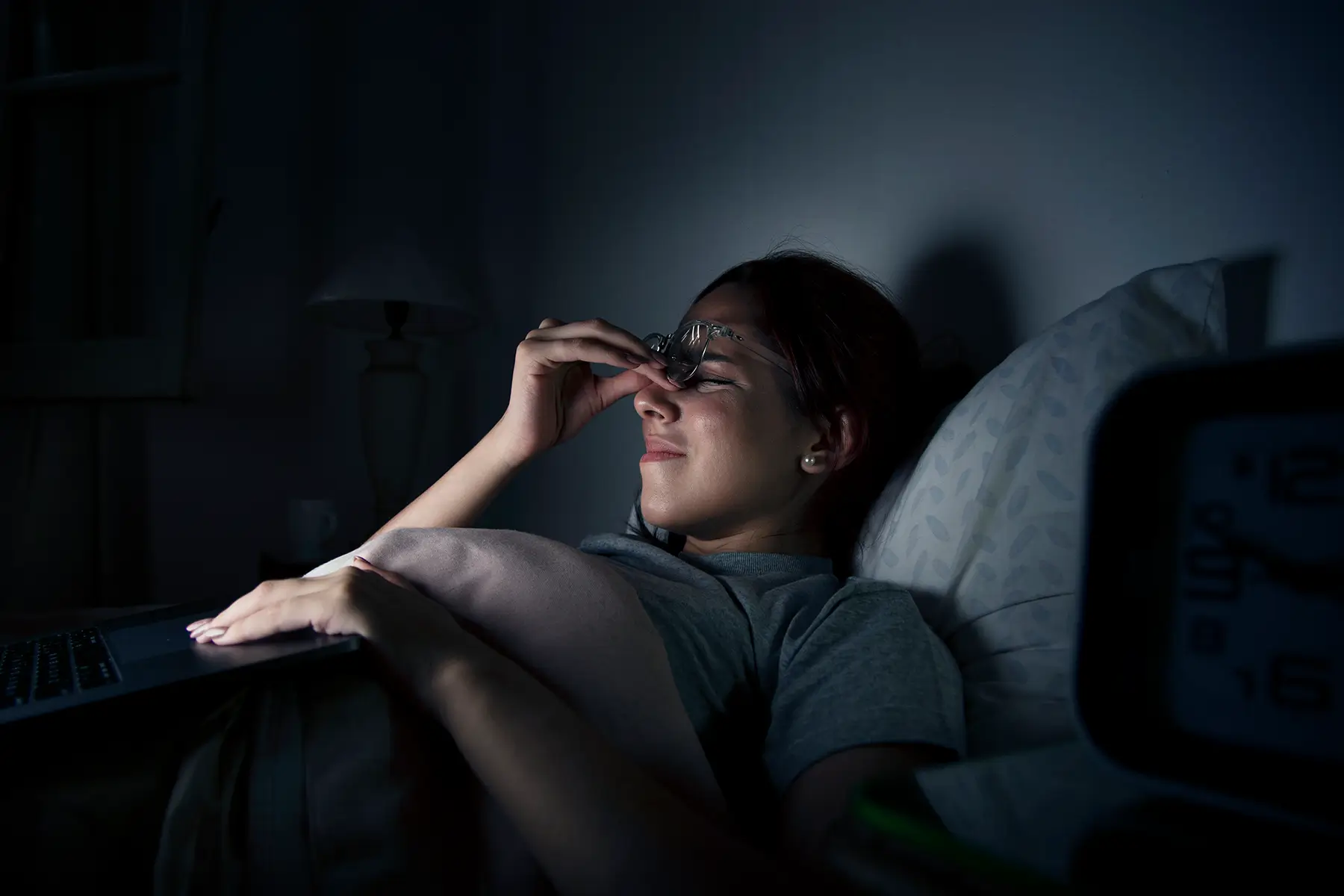 Dormir pouco pode trazer riscos à saúde e, em casos extremos, ser fatal. Entenda os efeitos da privação de sono no organismo.