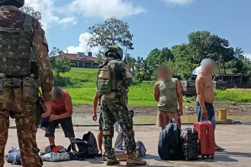 Operação do Exército apreende pasta base de cocaína, mil munições e 7 toneladas de pescado ilegal durante fiscalização no Alto Solimões, no Amazonas.