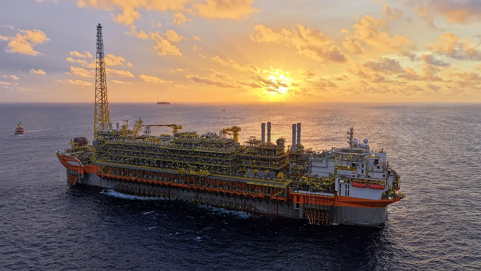 Navio da Petrobras atinge produção máxima de 180 mil barris por dia no Campo de Mero, no pré-sal da Bacia de Santos.